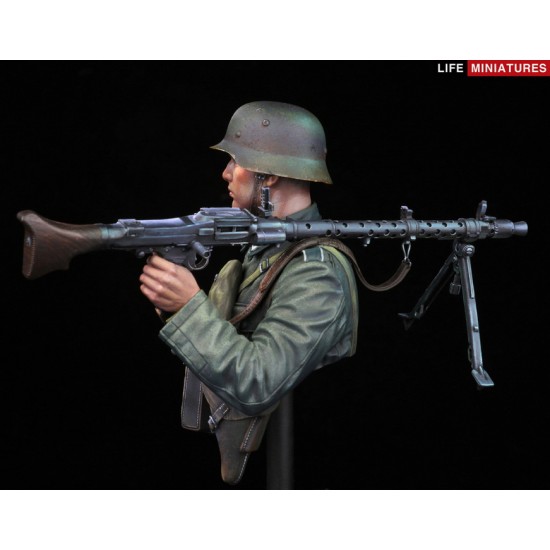 1/10 WWII Wehrmacht MG34 Gunner, France 1940 (resin bust) 1/10 WWII Wehrmacht MG34 Gunner, France 1940 (resin bust)