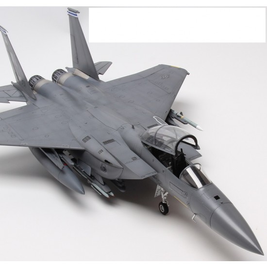 1/48 McDonnell Douglas F-15E Strike Eagle 1/48 McDonnell Douglas F-15E Strike Eagle