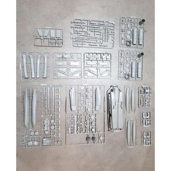 1/48 McDonnell Douglas F-15E Strike Eagle 1/48 McDonnell Douglas F-15E Strike Eagle