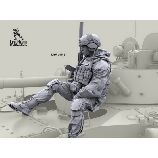 1/35 Modern Russian Commander, Riding On Armour Vehicle 1/35 Modern Russian Commander, Riding On Armour Vehicle
