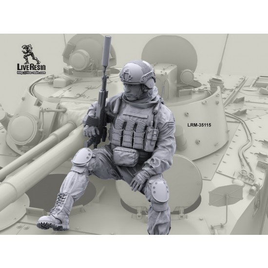 1/35 Modern Russian Commander, Riding On Armour Vehicle 1/35 Modern Russian Commander, Riding On Armour Vehicle