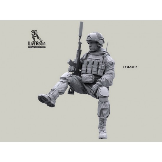 1/35 Modern Russian Commander, Riding On Armour Vehicle 1/35 Modern Russian Commander, Riding On Armour Vehicle