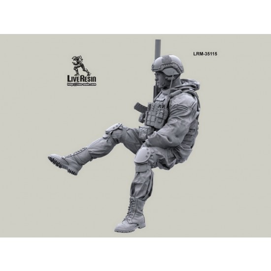 1/35 Modern Russian Commander, Riding On Armour Vehicle 1/35 Modern Russian Commander, Riding On Armour Vehicle