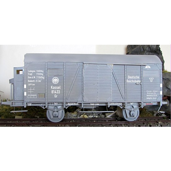 1/35 German Gr Covered Wagon with Brake Cab (Full Resin kit) 1/35 German Gr Covered Wagon with Brake Cab (Full Resin kit)