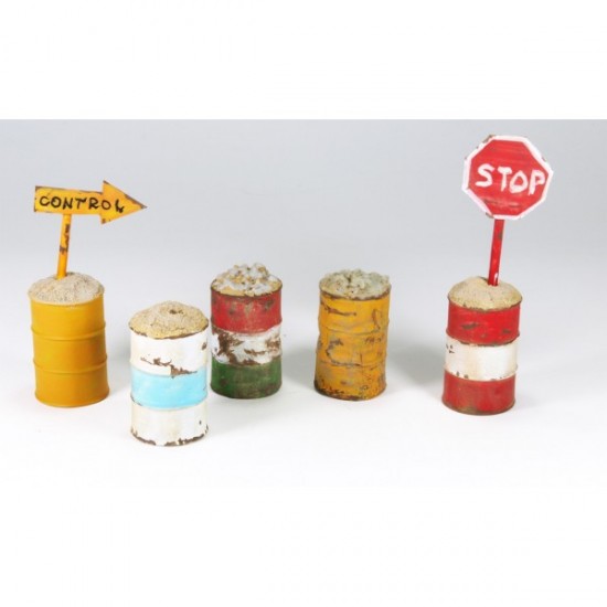 1/35 Metallic Barrels (3pcs) 1/35 Metallic Barrels (3pcs)