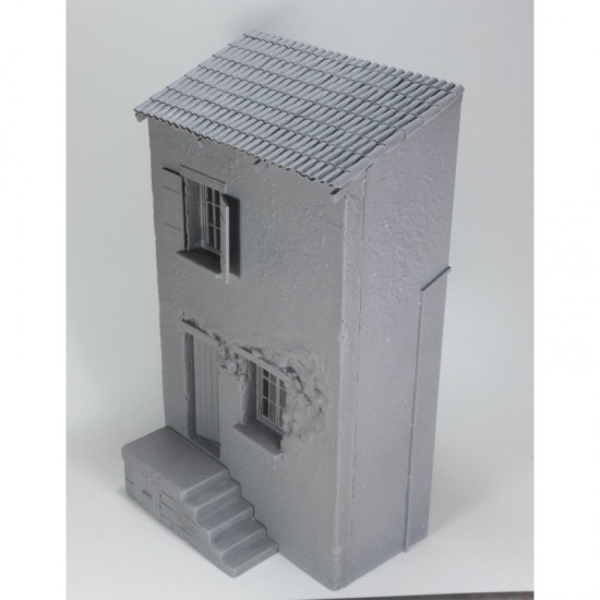 1/35 Farm House (14.5 x 10 x 25 cm) 1/35 Farm House (14.5 x 10 x 25 cm)