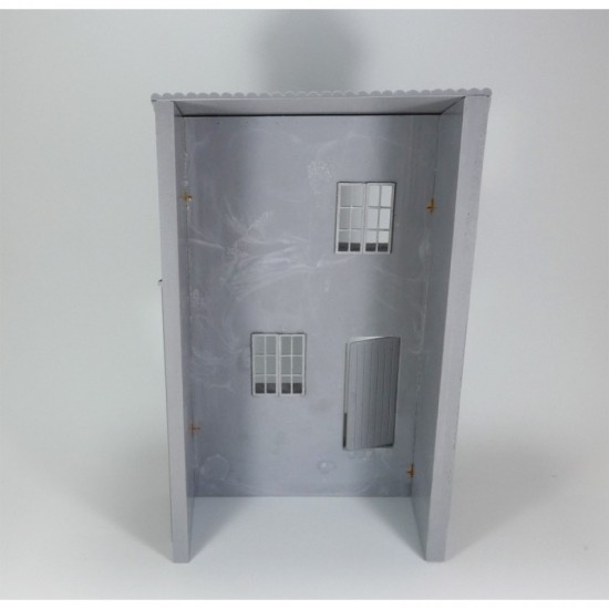 1/35 Farm House (14.5 x 10 x 25 cm) 1/35 Farm House (14.5 x 10 x 25 cm)