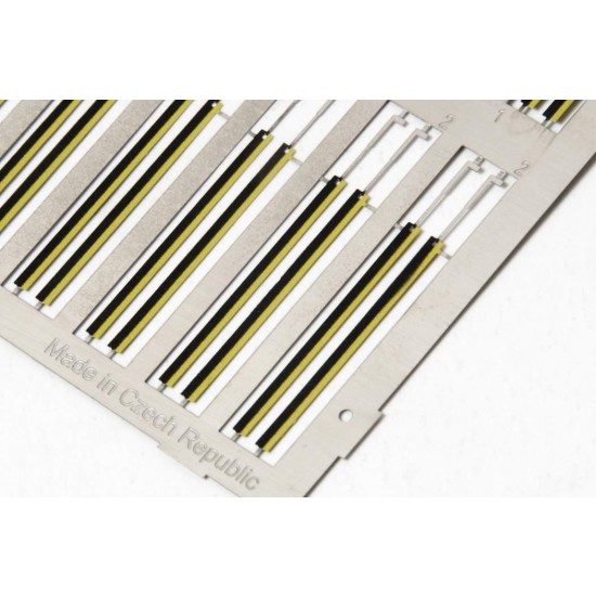 1/48 Remove Before Flight Flags Long 110cm Prepainted 1/48 Remove Before Flight Flags Long 110cm Prepainted