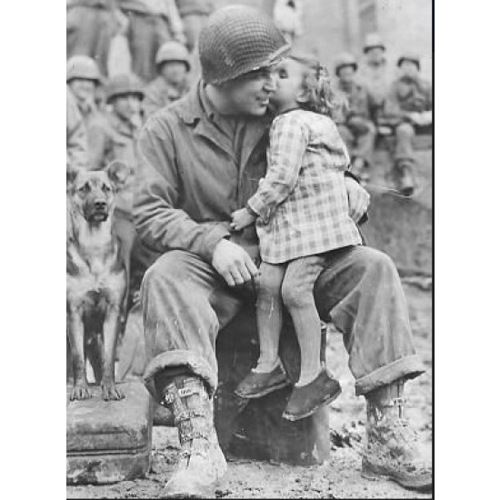 1/16 Kiss - US Gi With German Girl On His Knees (2 figures,3D printed soft resin) 1/16 Kiss - US Gi With German Girl On His Knees (2 figures,3D printed soft resin)