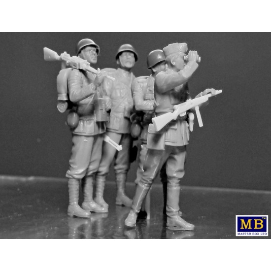 1/35 WWII Italian Military Men (5 Figures) 1/35 WWII Italian Military Men (5 Figures)