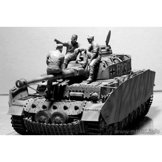 1/35 WWII German Tankmen (5 figures) 1/35 WWII German Tankmen (5 figures)