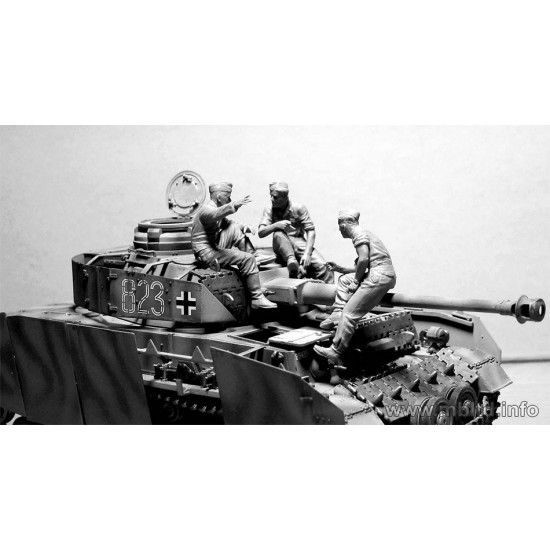 1/35 WWII German Tankmen (5 figures) 1/35 WWII German Tankmen (5 figures)