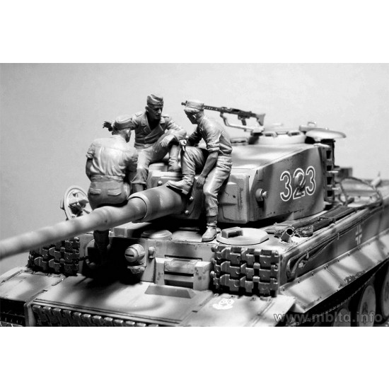 1/35 WWII German Tankmen (5 figures) 1/35 WWII German Tankmen (5 figures)