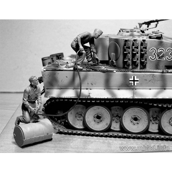 1/35 WWII German Tankmen (5 figures) 1/35 WWII German Tankmen (5 figures)