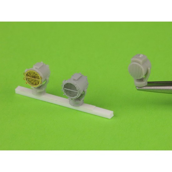 1/350 German SMS Emden Searchlight 1.1m (4pcs) 1/350 German SMS Emden Searchlight 1.1m (4pcs)