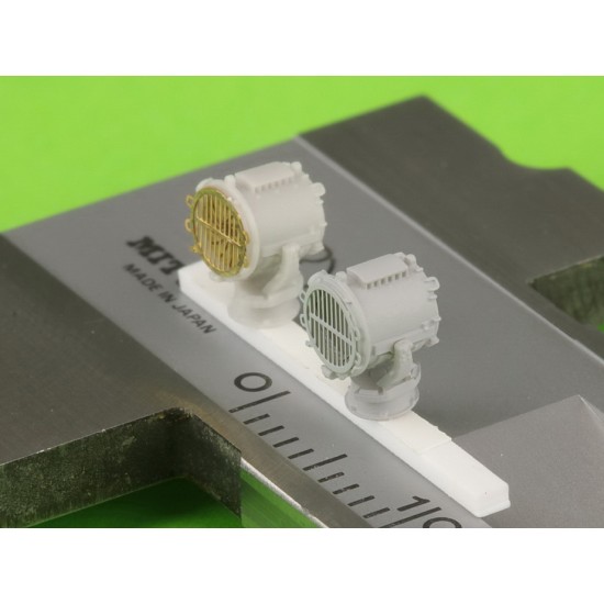 1/350 German SMS Emden Searchlight 1.1m (4pcs) 1/350 German SMS Emden Searchlight 1.1m (4pcs)