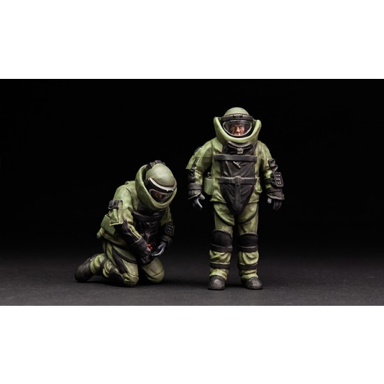 1/35 US Explosive Ordnance Disposal Specialists and Robots (2 Figures+Robots) 1/35 US Explosive Ordnance Disposal Specialists and Robots (2 Figures+Robots)