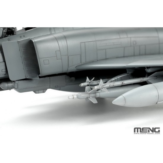 1/48 McDonnell Douglas F-4E Phantom II Fighter-bomber 1/48 McDonnell Douglas F-4E Phantom II Fighter-bomber