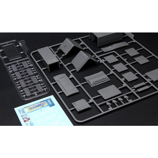 1/35 Vending Machine and Dustbin Set 1/35 Vending Machine and Dustbin Set