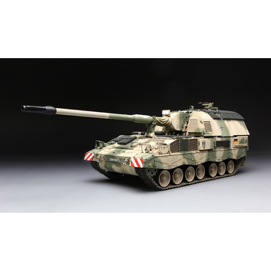 1/35 German Self-Propelled Howitzer Panzerhaubitze 2000 1/35 German Self-Propelled Howitzer Panzerhaubitze 2000