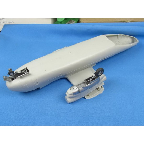 1/48 Grumman C-2A Greyhound. Landing gears and bays for Kinetic kits 1/48 Grumman C-2A Greyhound. Landing gears and bays for Kinetic kits