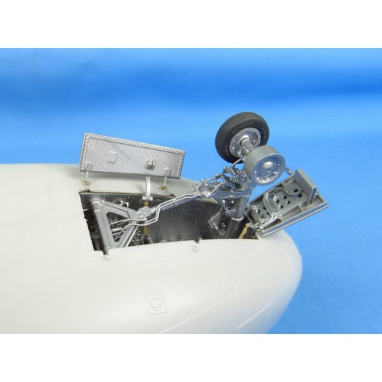 1/48 Grumman C-2A Greyhound. Landing gears and bays for Kinetic kits 1/48 Grumman C-2A Greyhound. Landing gears and bays for Kinetic kits
