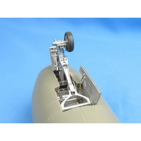 1/48 Northrop Grumman E-2C Hawkeye Landing gears and bays for Italeri/Kinetic kits 1/48 Northrop Grumman E-2C Hawkeye Landing gears and bays for Italeri/Kinetic kits
