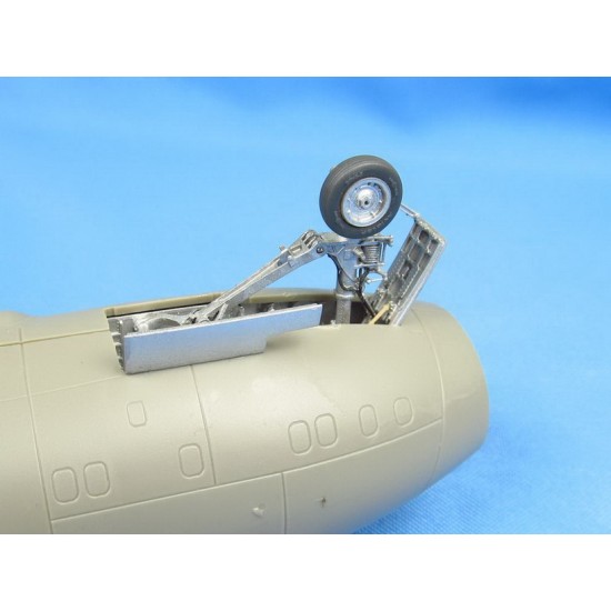 1/48 Northrop Grumman E-2C Hawkeye Landing gears and bays for Italeri/Kinetic kits 1/48 Northrop Grumman E-2C Hawkeye Landing gears and bays for Italeri/Kinetic kits