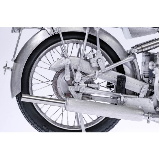 1/9 Full Detail kit - HRD Vincent Black Shadow 1948 1/9 Full Detail kit - HRD Vincent Black Shadow 1948