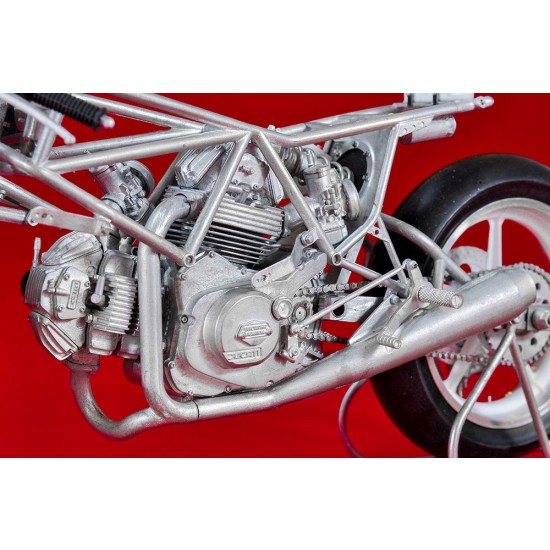 1/9 Ducati 750 TT1 1983 Multi-Material Full Detail Kit 1/9 Ducati 750 TT1 1983 Multi-Material Full Detail Kit