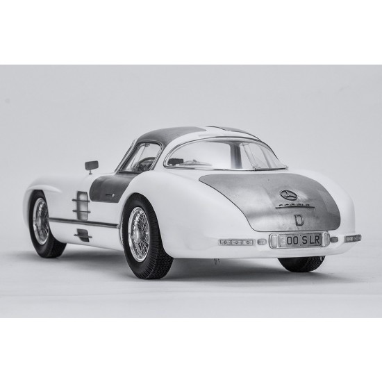 1/12 Mercedes-Benz 300SLR Coupe Multi-material kit 1/12 Mercedes-Benz 300SLR Coupe Multi-material kit
