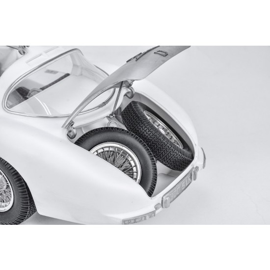 1/12 Mercedes-Benz 300SLR Coupe Multi-material kit 1/12 Mercedes-Benz 300SLR Coupe Multi-material kit