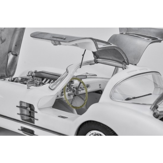 1/12 Mercedes-Benz 300SLR Coupe Multi-material kit 1/12 Mercedes-Benz 300SLR Coupe Multi-material kit