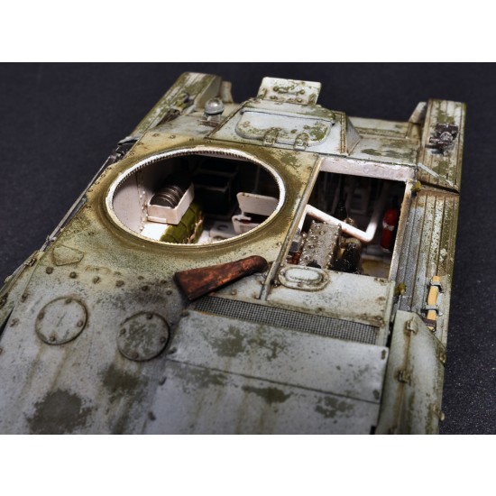 1/35 Soviet Light Tank T-60 (Plant No.37) Early Series with Interior Details 1/35 Soviet Light Tank T-60 (Plant No.37) Early Series with Interior Details