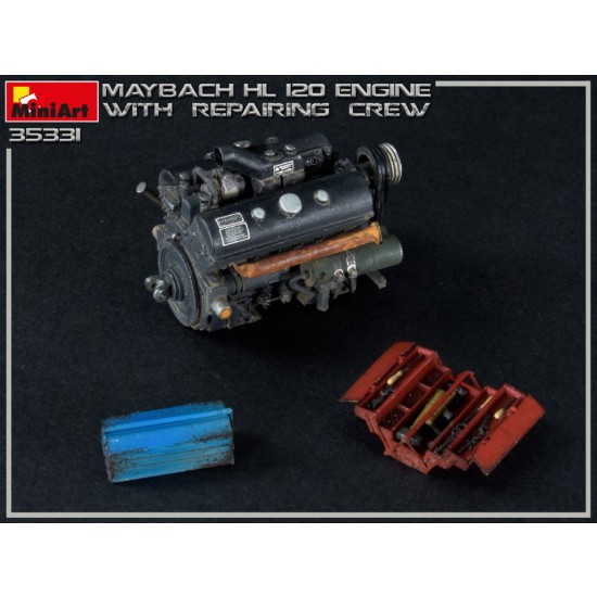 1/35 Maybach HL 120 Engine for Panzer III/IV Family w/Repair Crew 1/35 Maybach HL 120 Engine for Panzer III/IV Family w/Repair Crew