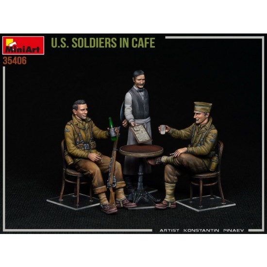 1/35 US Soldiers in Cafe (3 figures & accessories) 1/35 US Soldiers in Cafe (3 figures & accessories)