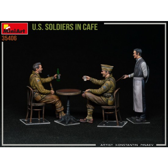 1/35 US Soldiers in Cafe (3 figures & accessories) 1/35 US Soldiers in Cafe (3 figures & accessories)