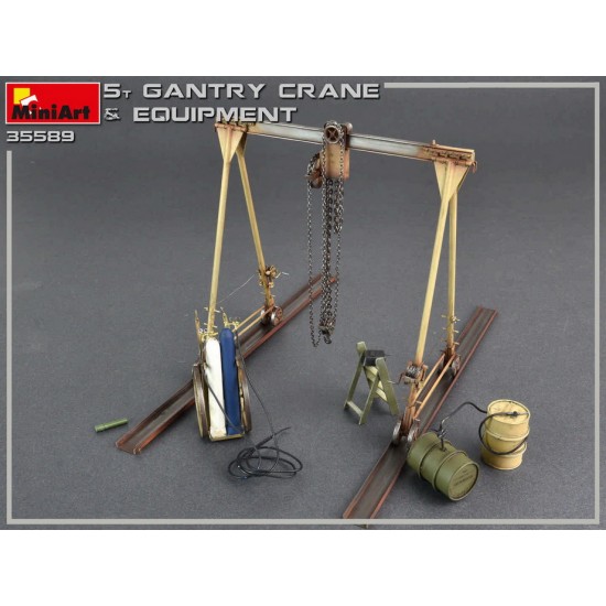 1/35 5 Ton Gantry Crane & Equipment 1/35 5 Ton Gantry Crane & Equipment