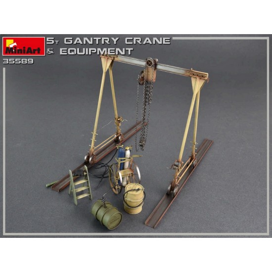 1/35 5 Ton Gantry Crane & Equipment 1/35 5 Ton Gantry Crane & Equipment