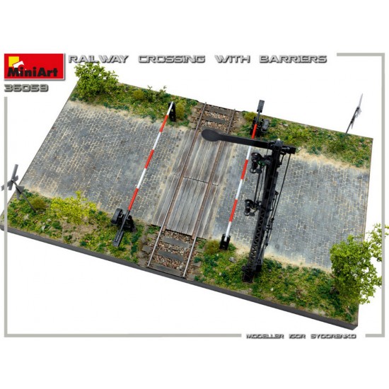 1/35 Railroad Crossing Base (L: 430mm, W: 265mm) 1/35 Railroad Crossing Base (L: 430mm, W: 265mm)
