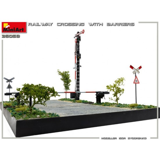 1/35 Railroad Crossing Base (L: 430mm, W: 265mm) 1/35 Railroad Crossing Base (L: 430mm, W: 265mm)