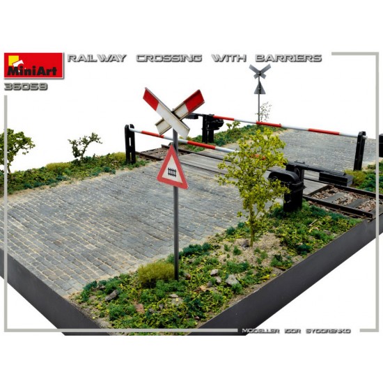 1/35 Railroad Crossing Base (L: 430mm, W: 265mm) 1/35 Railroad Crossing Base (L: 430mm, W: 265mm)