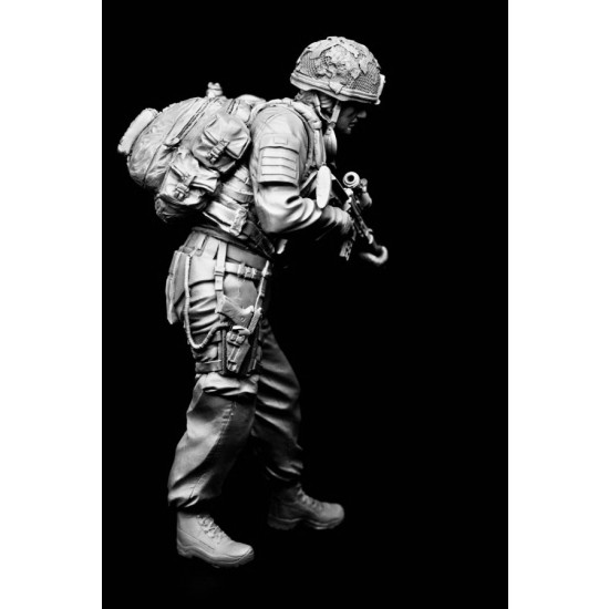 200mm Royal Marine, Afghanistan (1 figure) 200mm Royal Marine, Afghanistan (1 figure)