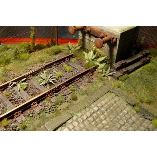 1/35 Rails (300mm) and Sleepers (16pcs)