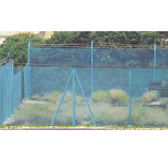1/72 High Chain Fence (length: 256mm) w/Barbed Wire