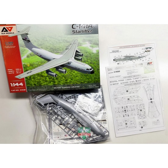 1/144 C-141A Military Strategic Airlifter (2 camos/Vietnam war) 1/144 C-141A Military Strategic Airlifter (2 camos/Vietnam war)
