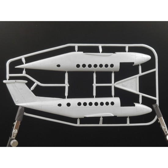 1/72 Beechcraft King Air 350 1/72 Beechcraft King Air 350