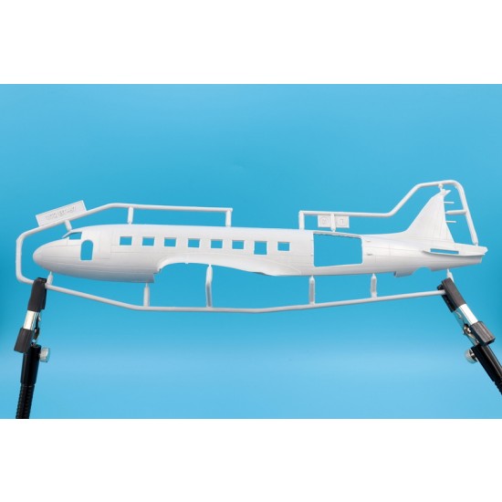 1/72 Basler BT-67 (DC-3) Turboprop Utility Aircraft 1/72 Basler BT-67 (DC-3) Turboprop Utility Aircraft