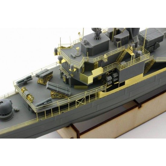 1/350 ROCS De Yang (DDG-925) 1/350 ROCS De Yang (DDG-925)