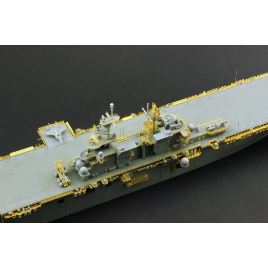 1/700 USS America (LHA-6)